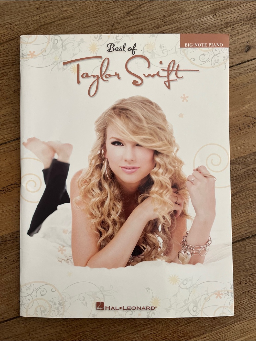 Best of Taylor Swift - Hal Leonard Piano Songbook (White/Cream)